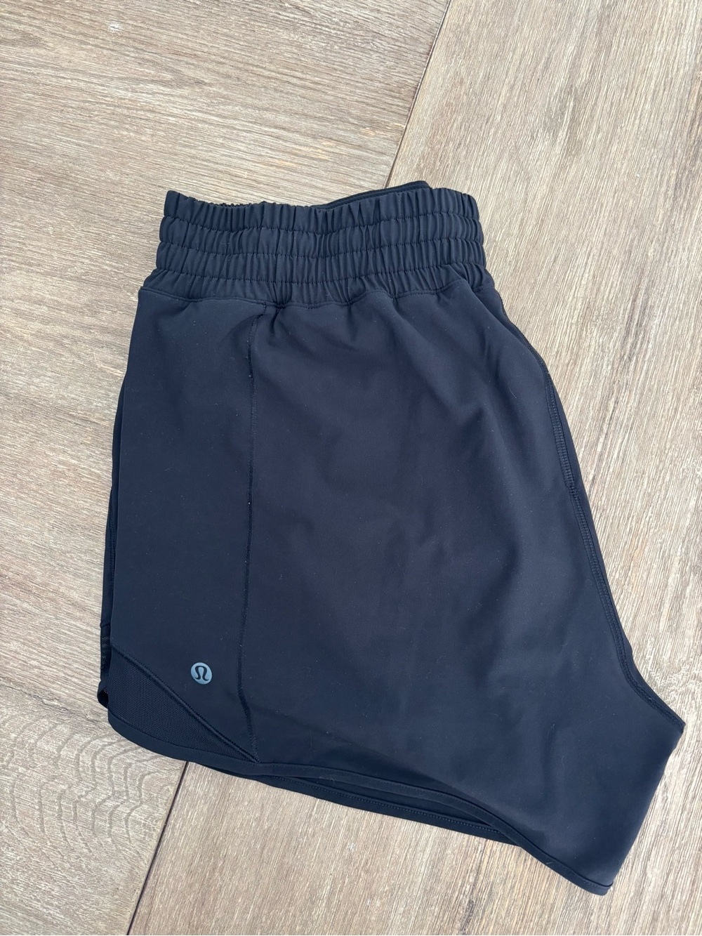 lululemon athletica women's Black hotty hot shorts size 10